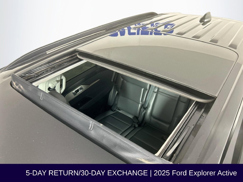 Certified 2025 Ford Explorer Active w/ Active Comfort Package AWD/4WD image 17