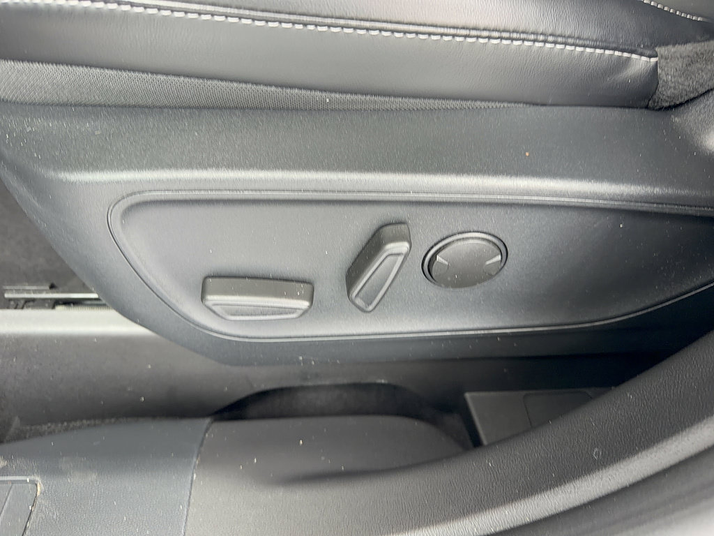 Certified 2024 Ford Escape Platinum AWD/4WD image 33