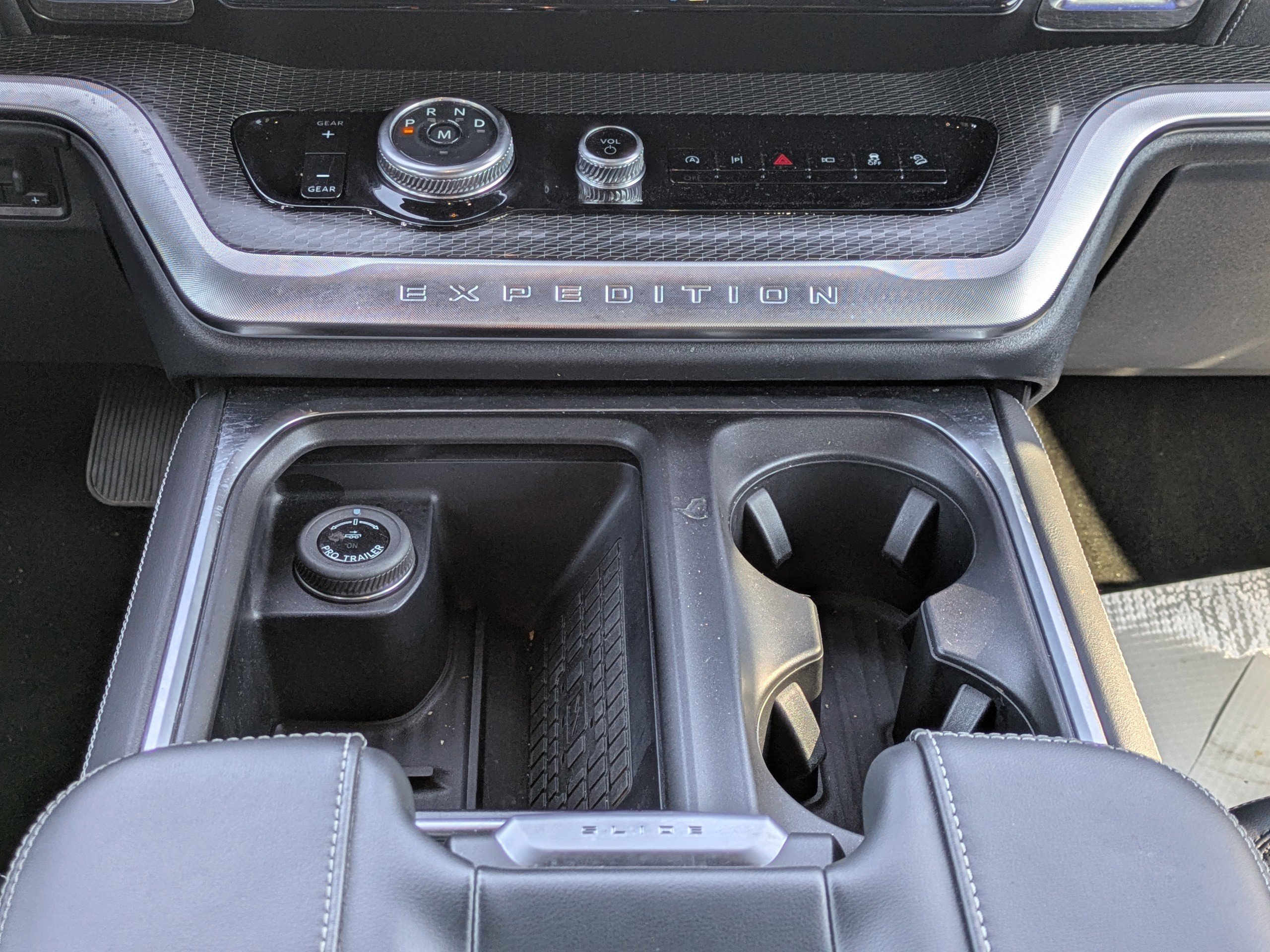 Certified 2025 Ford Expedition Platinum w/ Stealth Appearance Package AWD/4WD image 18