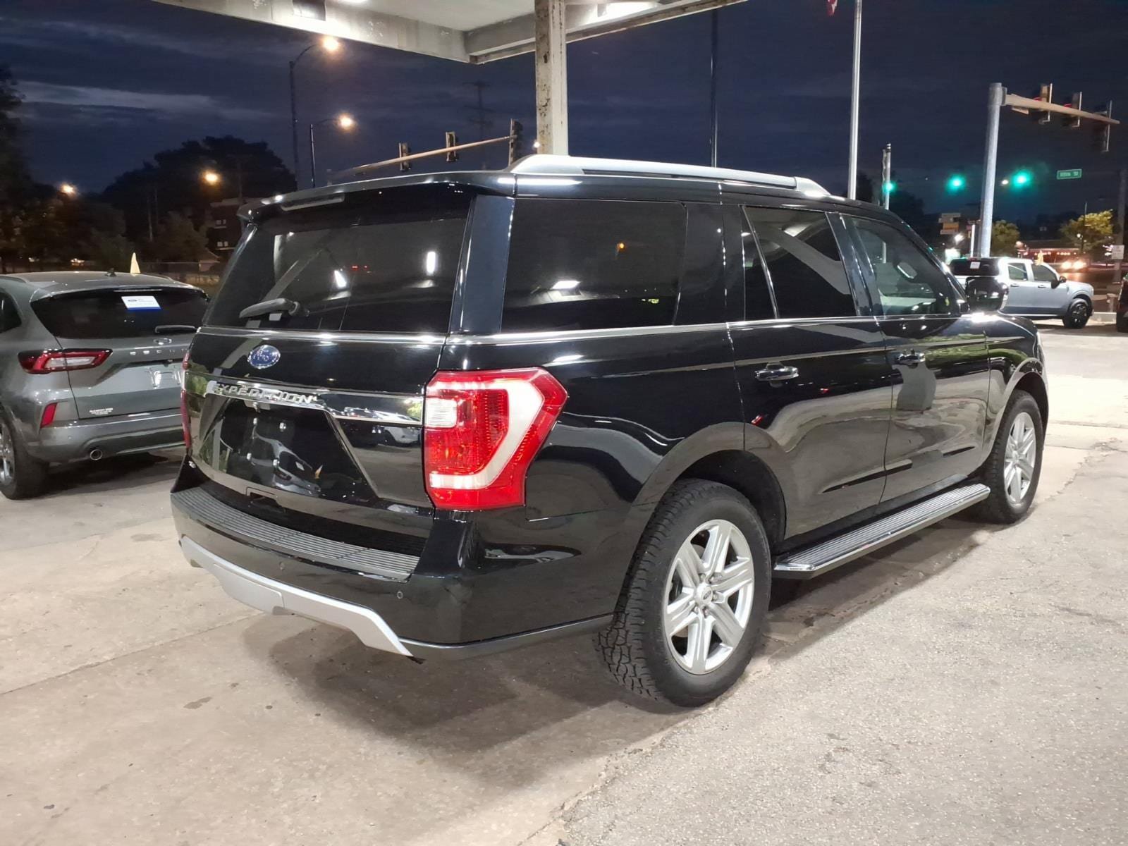 Certified 2018 Ford Expedition XLT w/ Equipment Group 202A AWD/4WD image 3