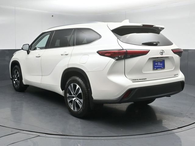 Used 2021 Toyota Highlander XLE AWD/4WD image 6