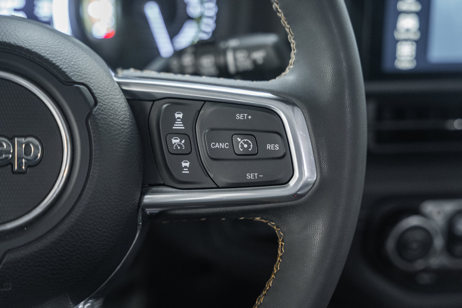 Used 2024 Jeep Wrangler Unlimited Sahara AWD/4WD image 35