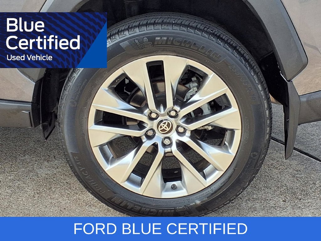 Used 2021 Toyota RAV4 XLE Premium FWD image 30