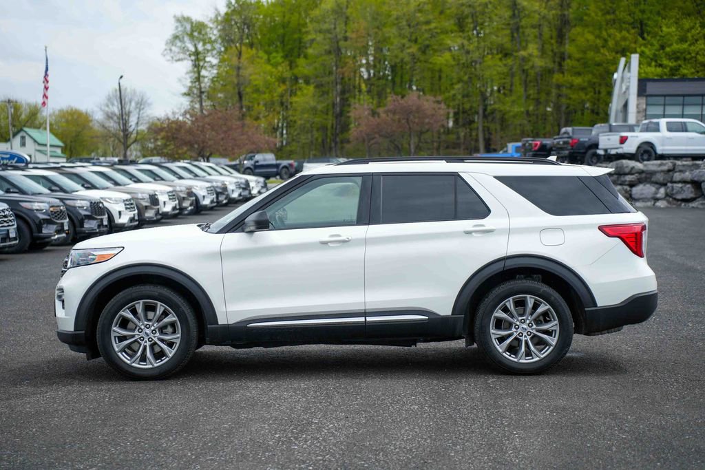 Certified 2023 Ford Explorer XLT w/ Equipment Group 202A AWD/4WD image 8