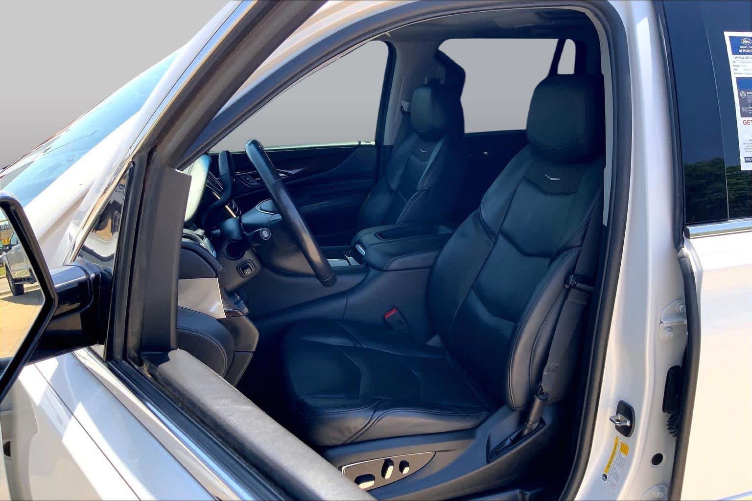Used 2019 Cadillac Escalade Premium Luxury AWD/4WD image 8