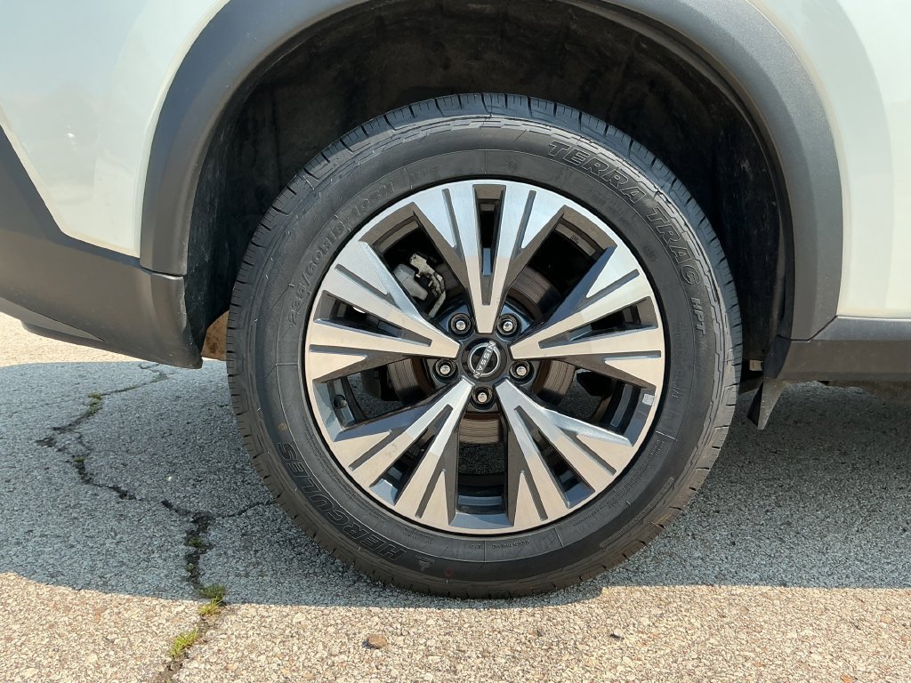 Used 2023 Nissan Rogue SV AWD/4WD image 11