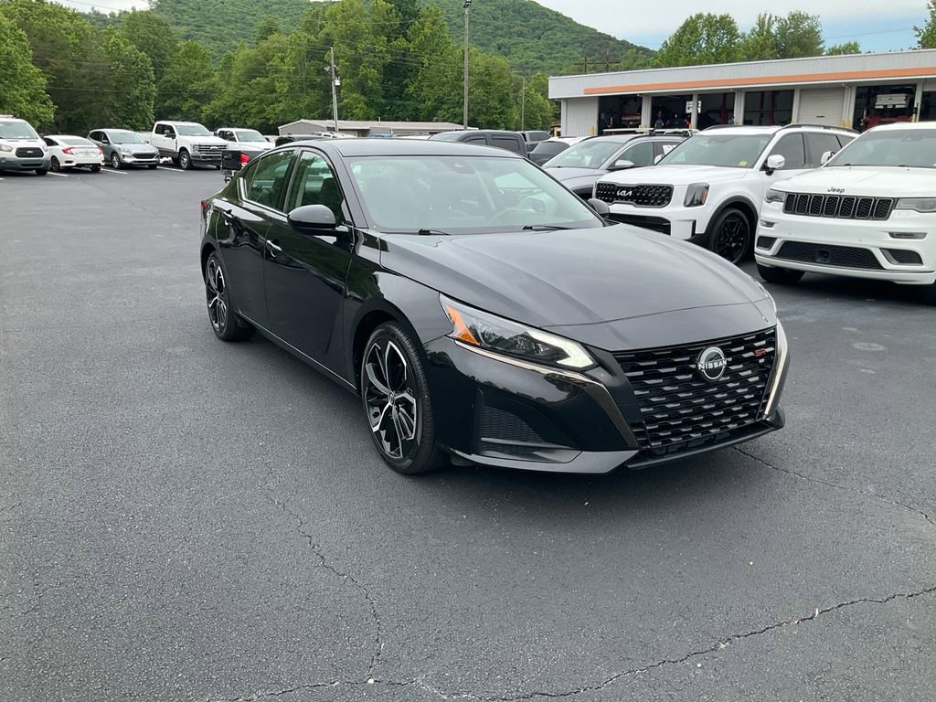 Used 2023 Nissan Altima 2.5 SR FWD image 3