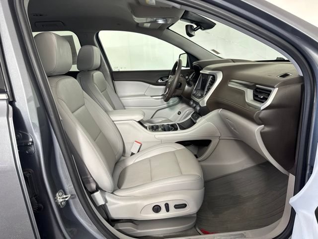 Used 2022 GMC Acadia SLT w/ Technology Package AWD/4WD image 4