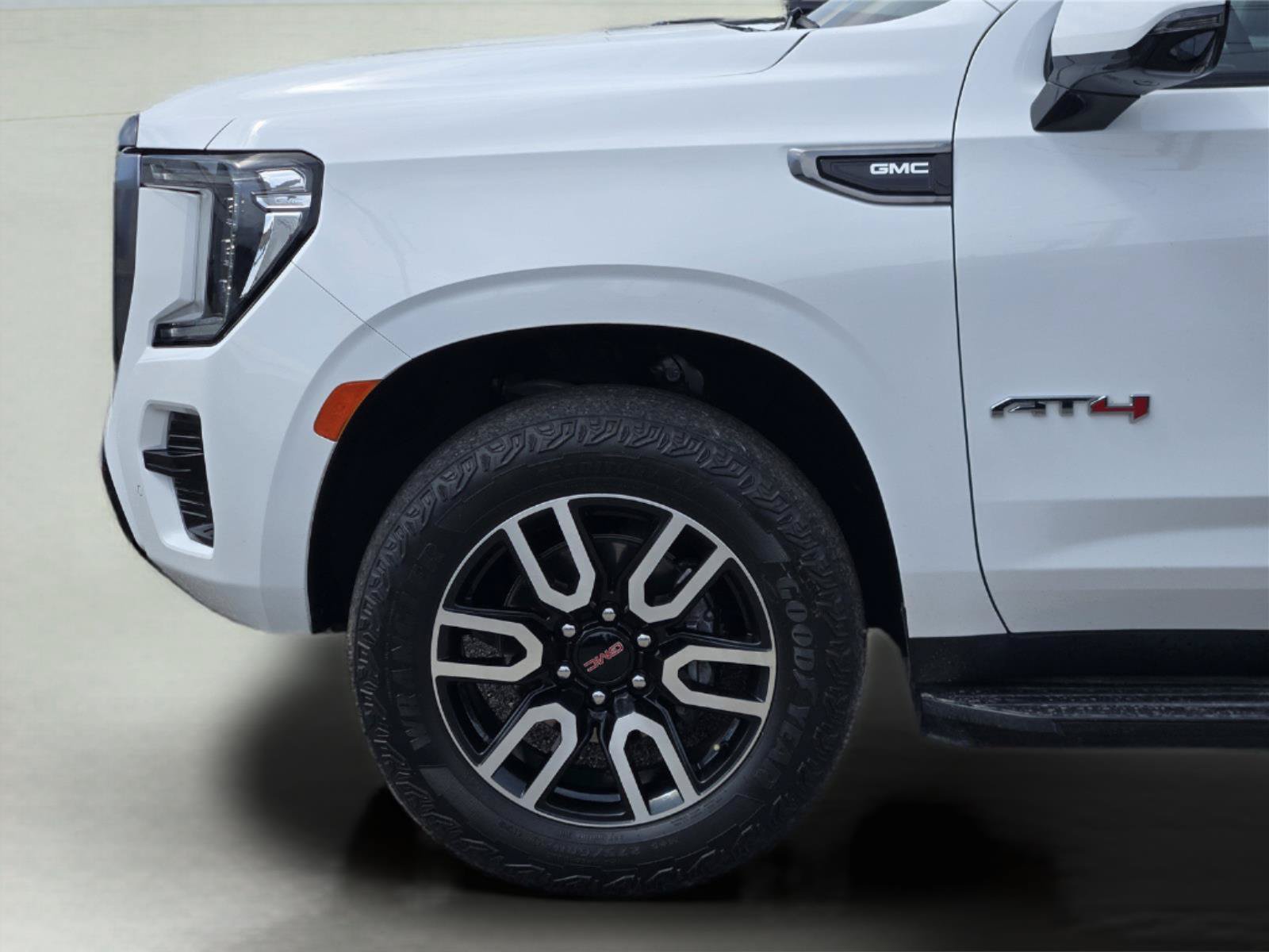 Used 2024 GMC Yukon AT4 w/ Technology Package AWD/4WD image 9