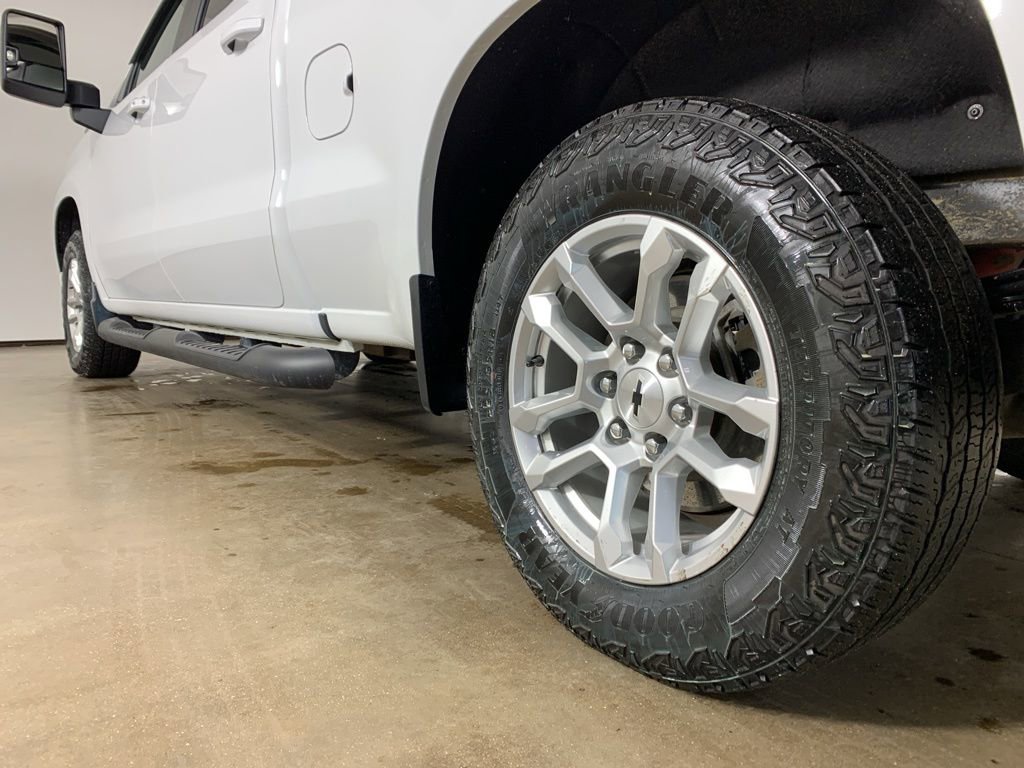 Used 2023 Chevrolet Silverado 1500 RST AWD/4WD image 15