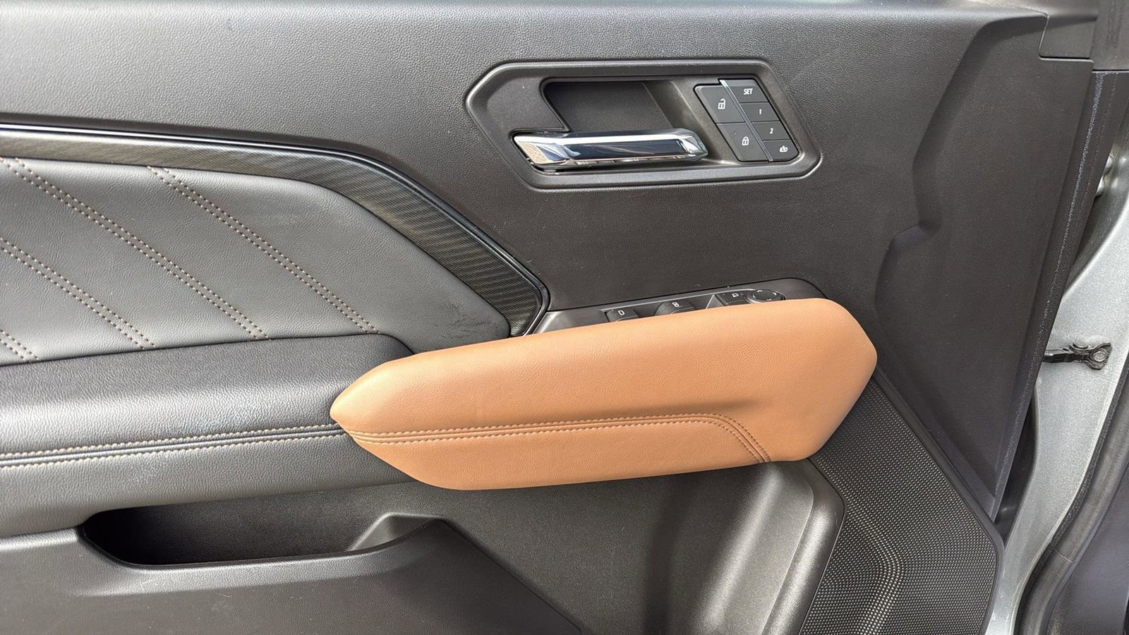 Used 2023 GMC Canyon AT4 w/ AT4 Premium Package image 10