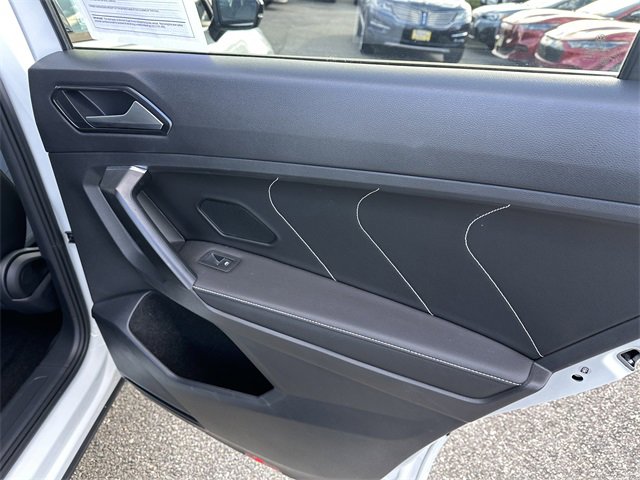 Used 2023 Volkswagen Tiguan SE R-Line image 39