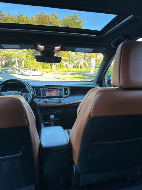 Used 2018 Toyota RAV4 SE w/ Power Extra Value Package AWD/4WD image 17