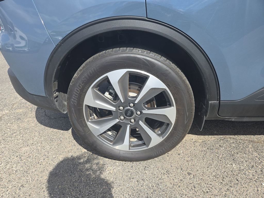 Certified 2025 Ford Escape Platinum AWD/4WD image 2
