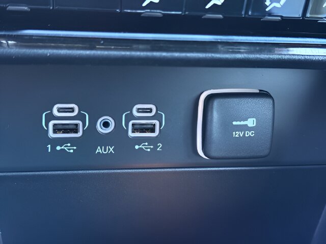 Used 2025 Jeep Grand Cherokee Limited AWD/4WD image 17