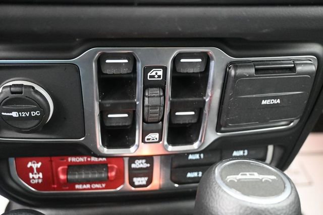 Used 2025 Jeep Gladiator Rubicon w/ Convenience Group AWD/4WD image 12