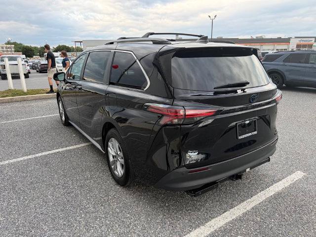 Used 2022 Toyota Sienna XLE Woodland Edition AWD/4WD image 6