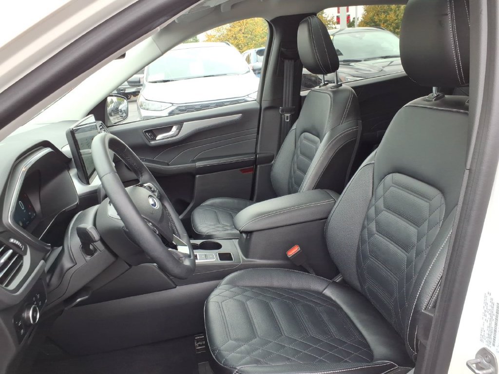 Certified 2023 Ford Escape SE w/ PHEV Premium Package FWD image 17