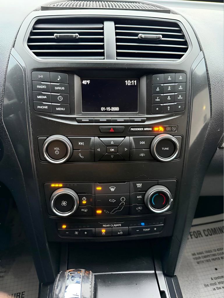 Certified 2018 Ford Explorer XLT FWD image 23
