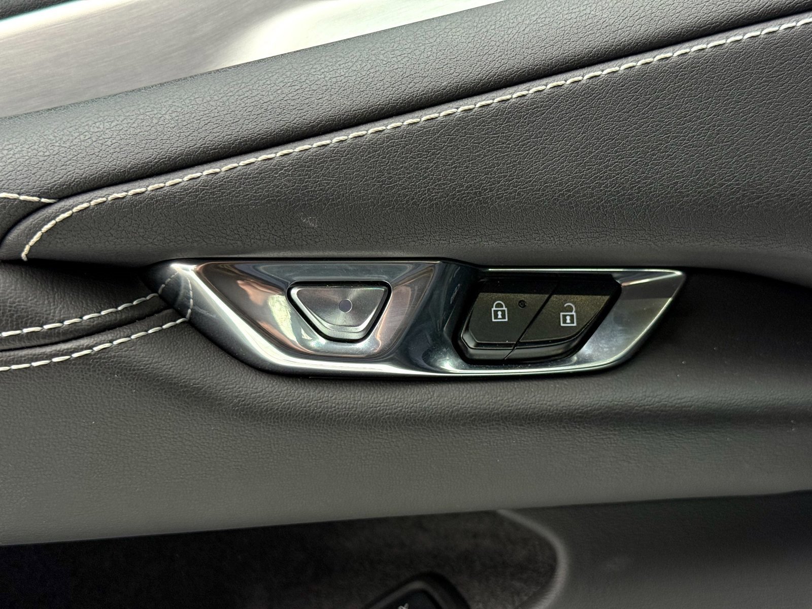 Used 2023 Chevrolet Corvette Stingray Coupe w/ 1LT image 30