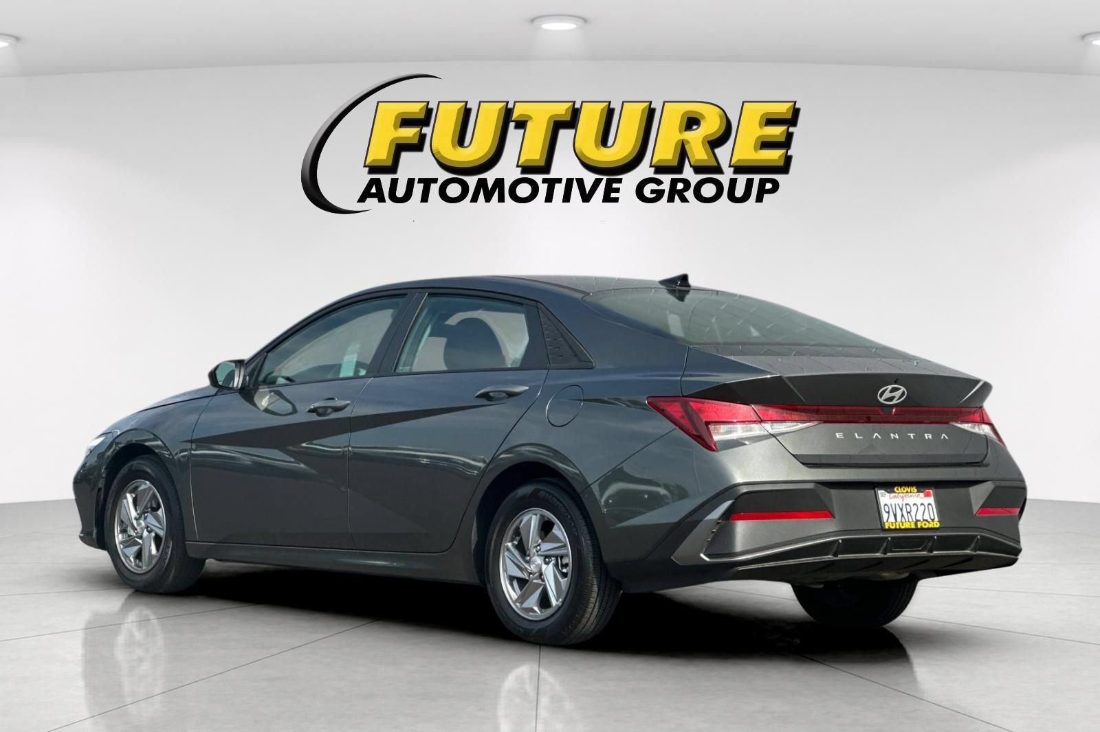Used 2025 Hyundai Elantra SE FWD image 5
