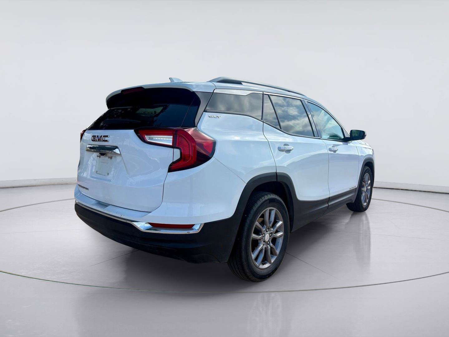 Used 2024 GMC Terrain SLT FWD image 5