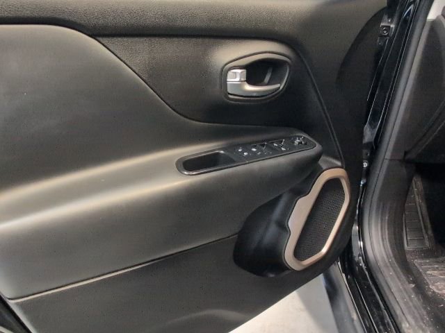 Used 2017 Jeep Renegade Trailhawk image 15