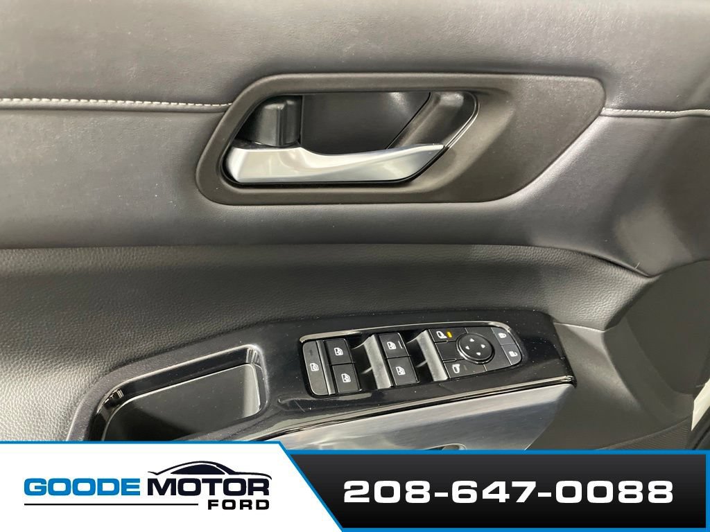 Used 2022 Nissan Pathfinder SL w/ Cargo Package AWD/4WD image 9