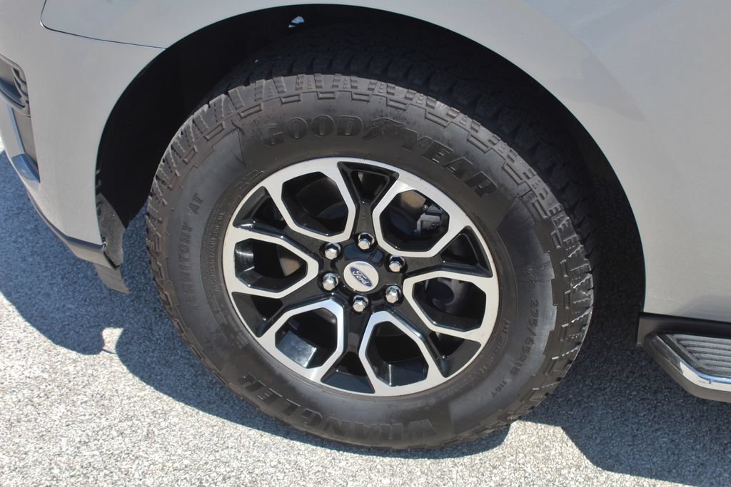 Certified 2022 Ford Expedition XLT RWD image 5