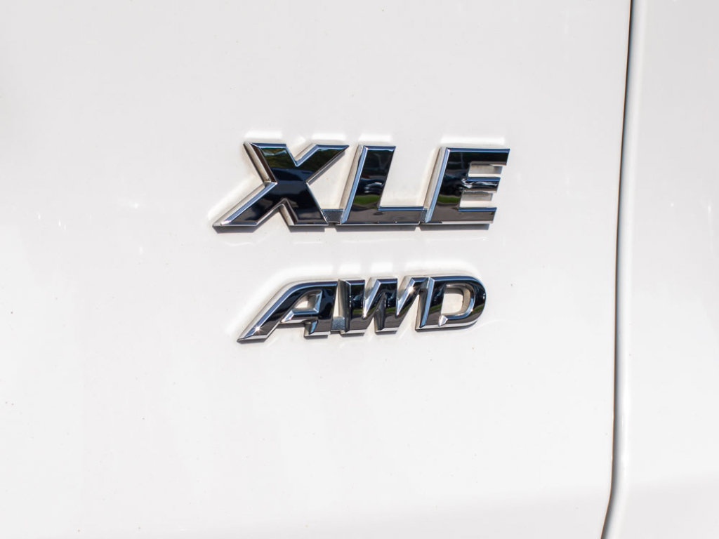 Used 2021 Toyota RAV4 XLE w/ Convenience Package AWD/4WD image 11