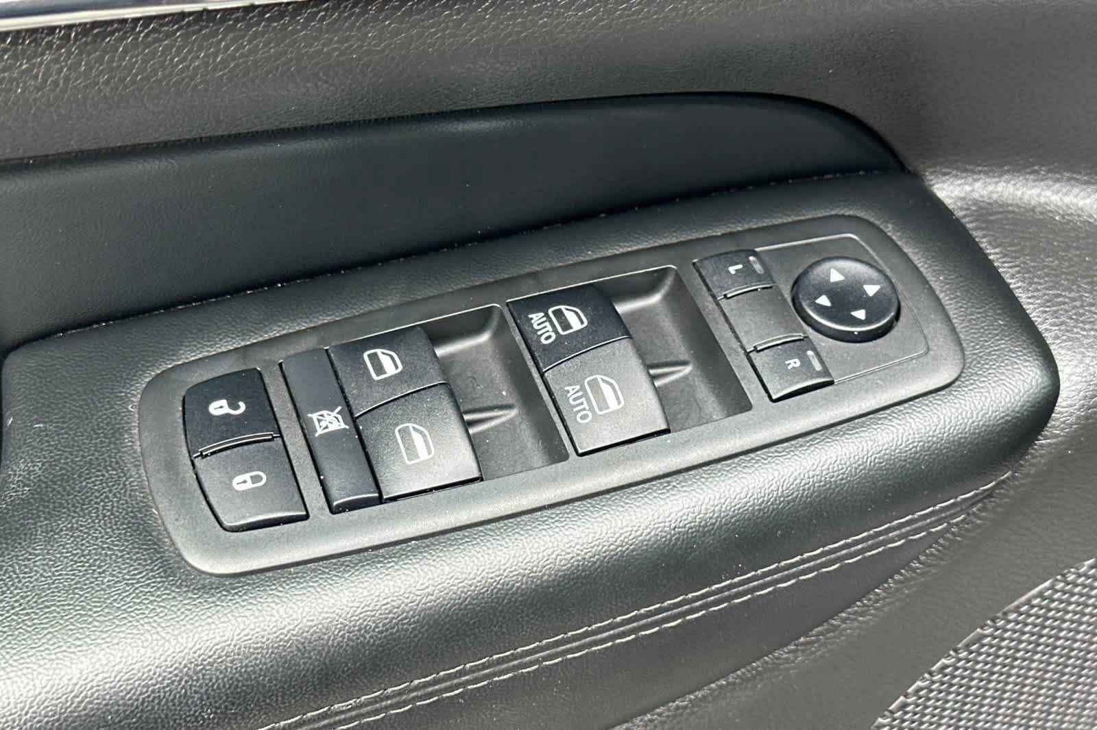 Used 2019 Jeep Grand Cherokee Limited w/ Luxury Group II AWD/4WD image 13