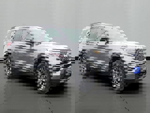 Certified 2023 Ford Explorer XLT w/ Equipment Group 202A image 4