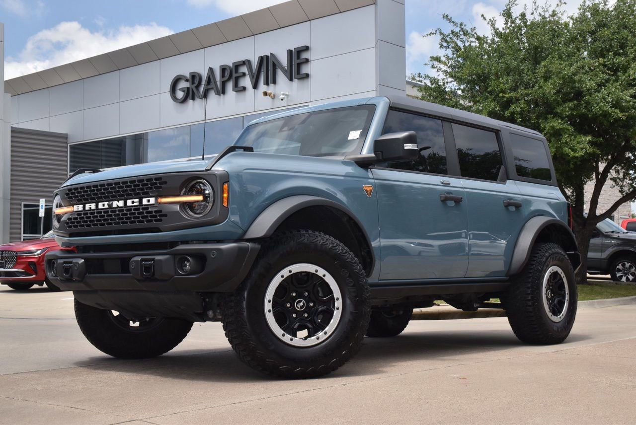 Certified 2023 Ford Bronco Badlands w/ Sasquatch Package AWD/4WD image 2