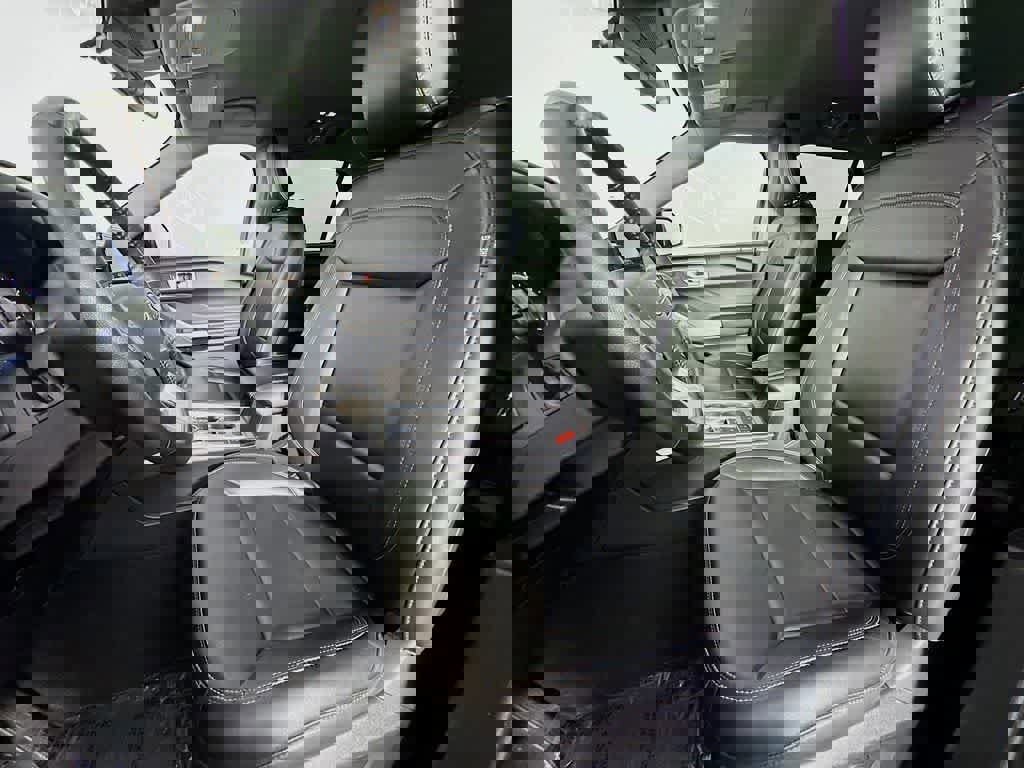 Certified 2022 Ford Explorer XLT w/ Equipment Group 202A image 15