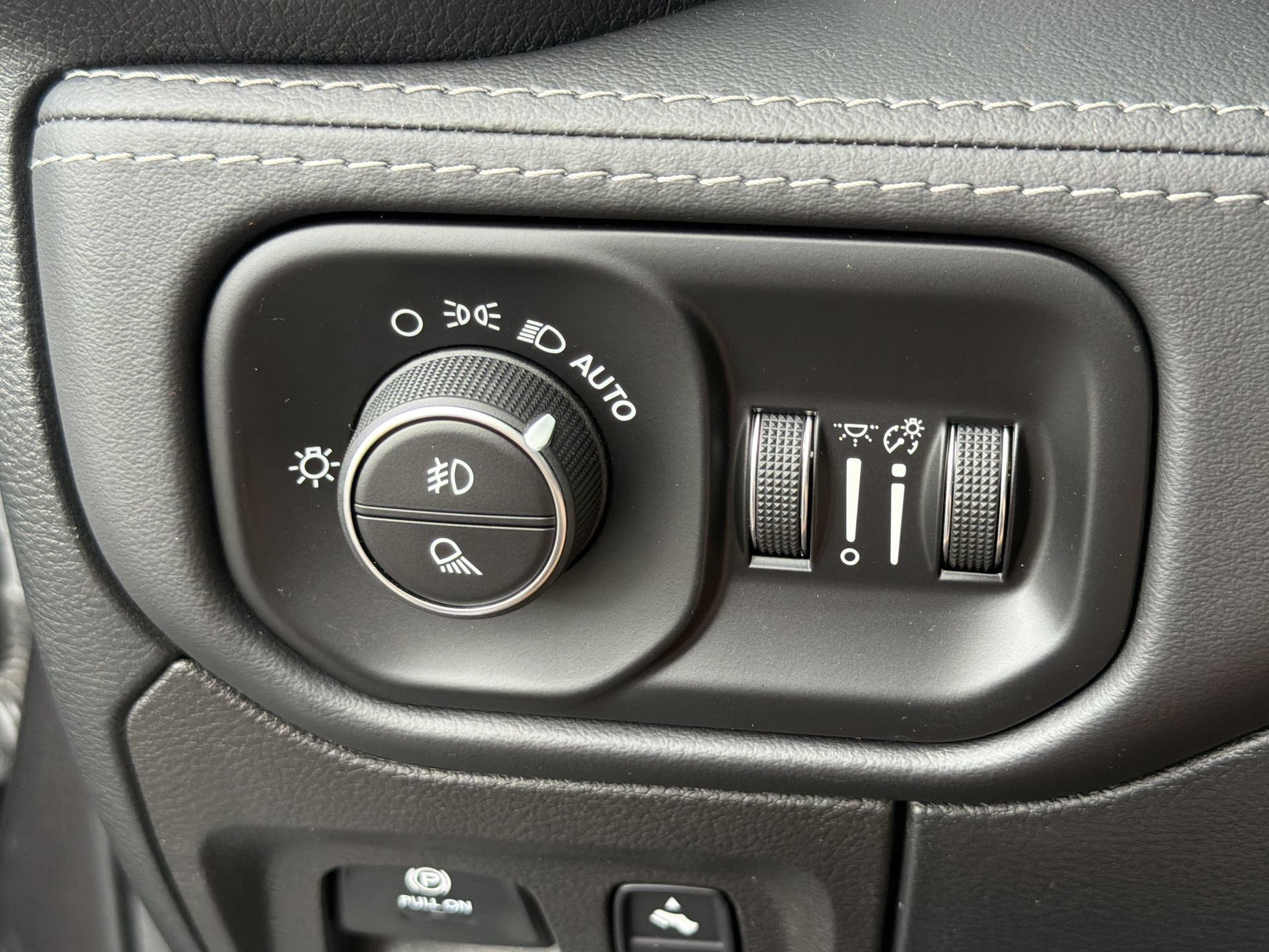 Used 2022 RAM 1500 Limited AWD/4WD image 17