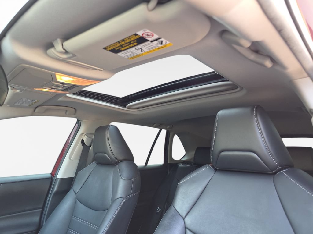 Used 2021 Toyota RAV4 XLE Premium AWD/4WD image 28