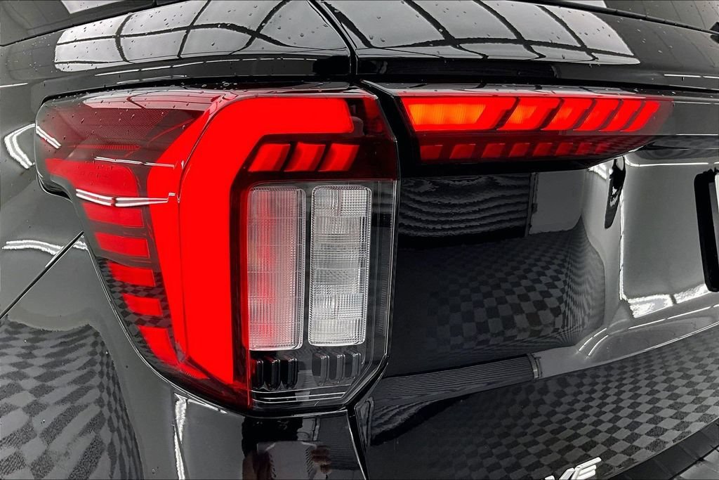 Certified 2025 Ford Explorer Active w/ Active Comfort Package AWD/4WD image 31