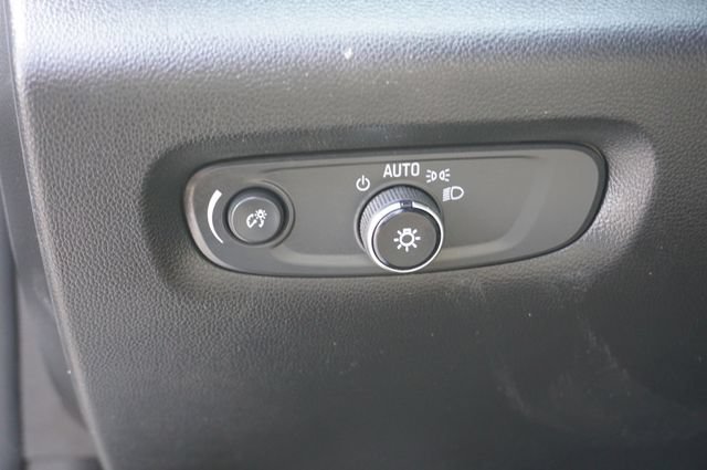 Used 2022 Chevrolet Traverse LS FWD image 25