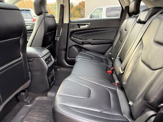 Certified 2019 Ford Edge Titanium w/ Cold Weather Package AWD/4WD image 20