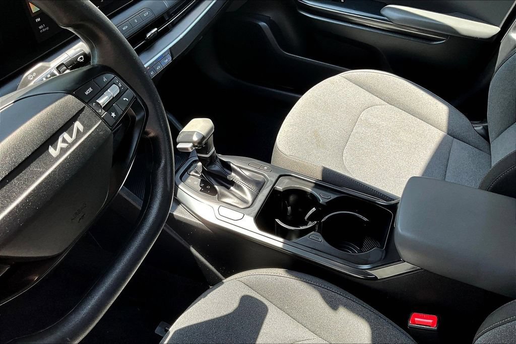 Used 2025 Kia K4 FWD image 17