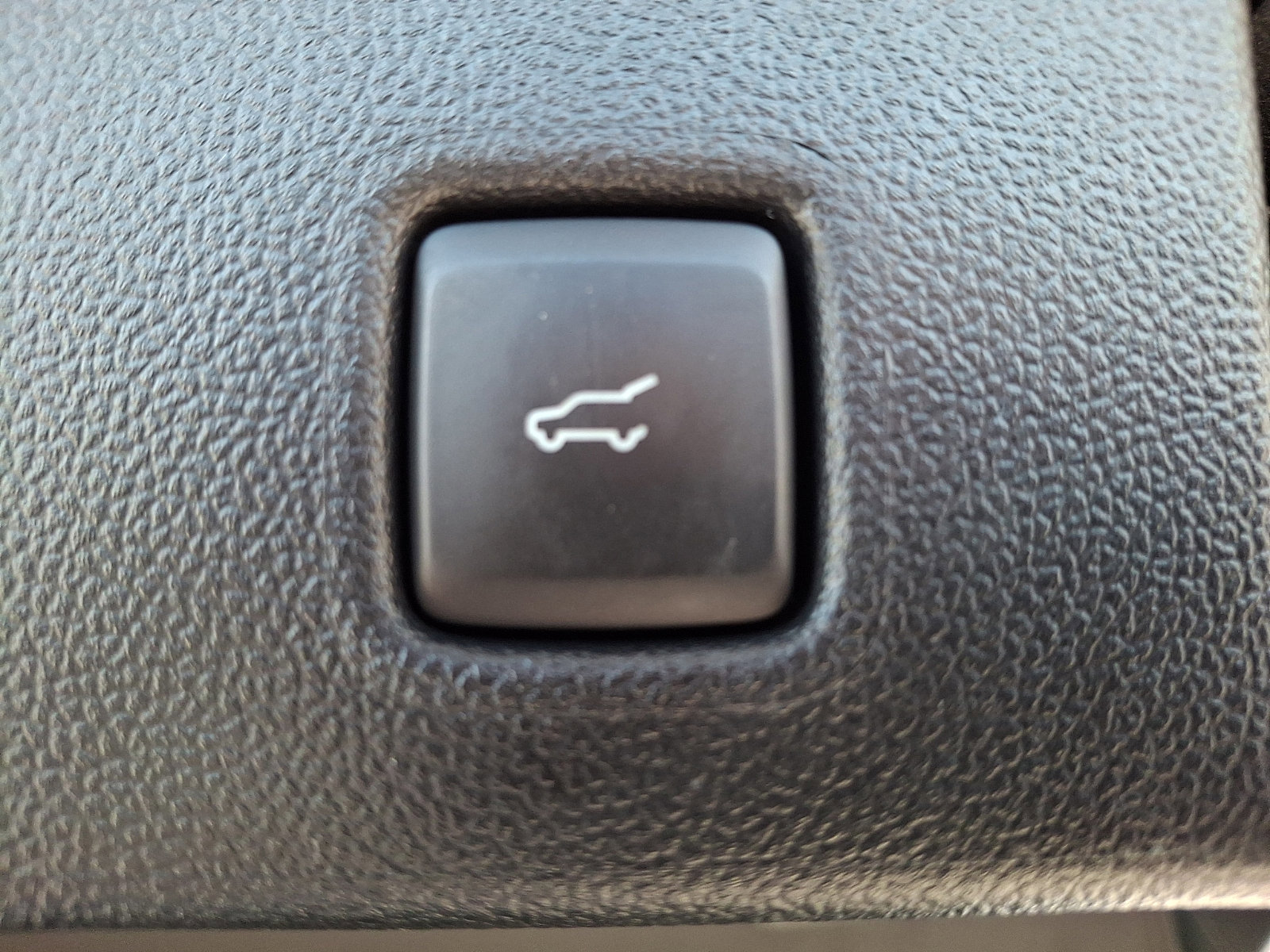 Certified 2025 Ford Escape Platinum w/ Premium Technology Package image 31