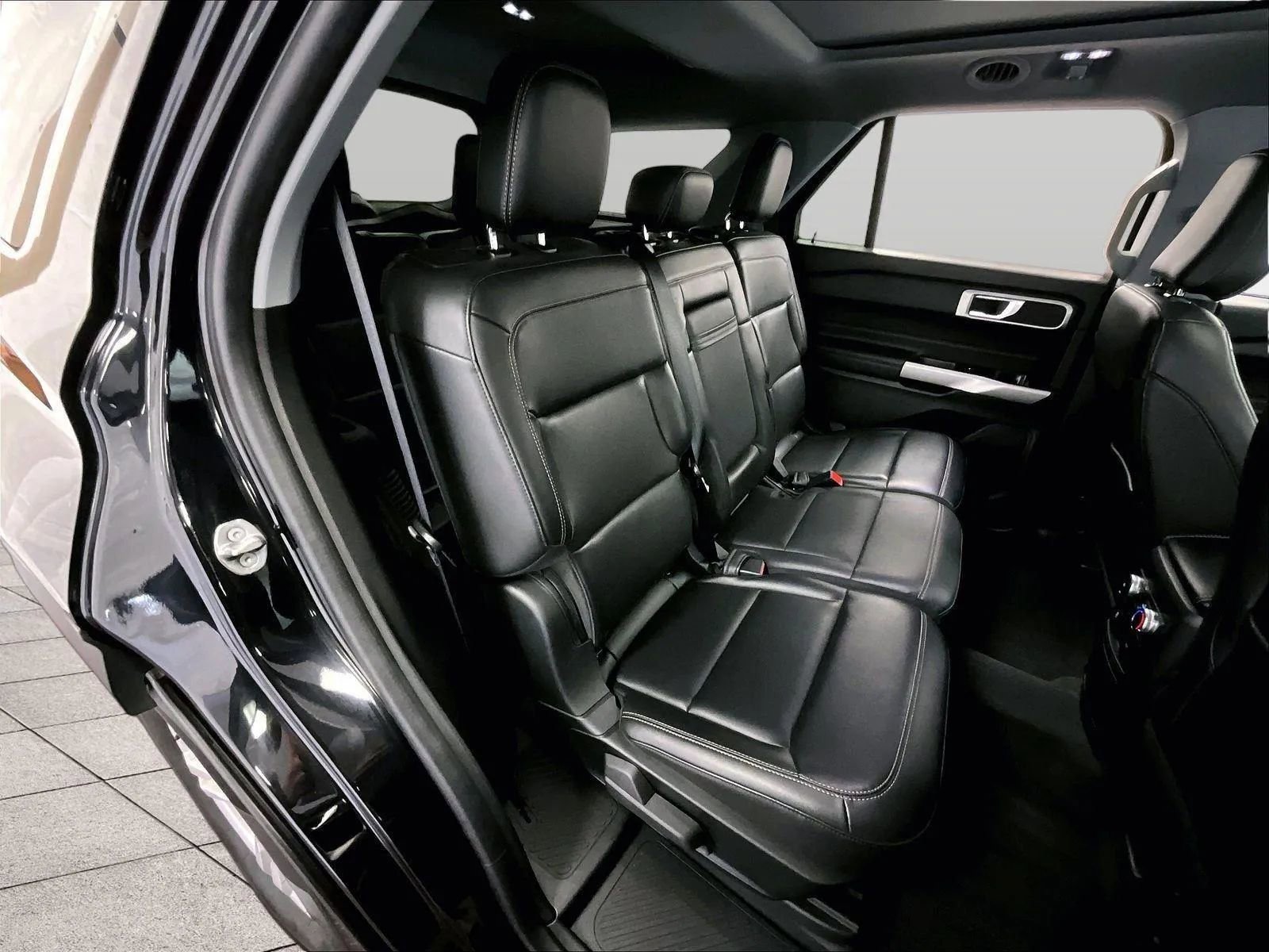 Certified 2022 Ford Explorer XLT w/ Equipment Group 202A image 26