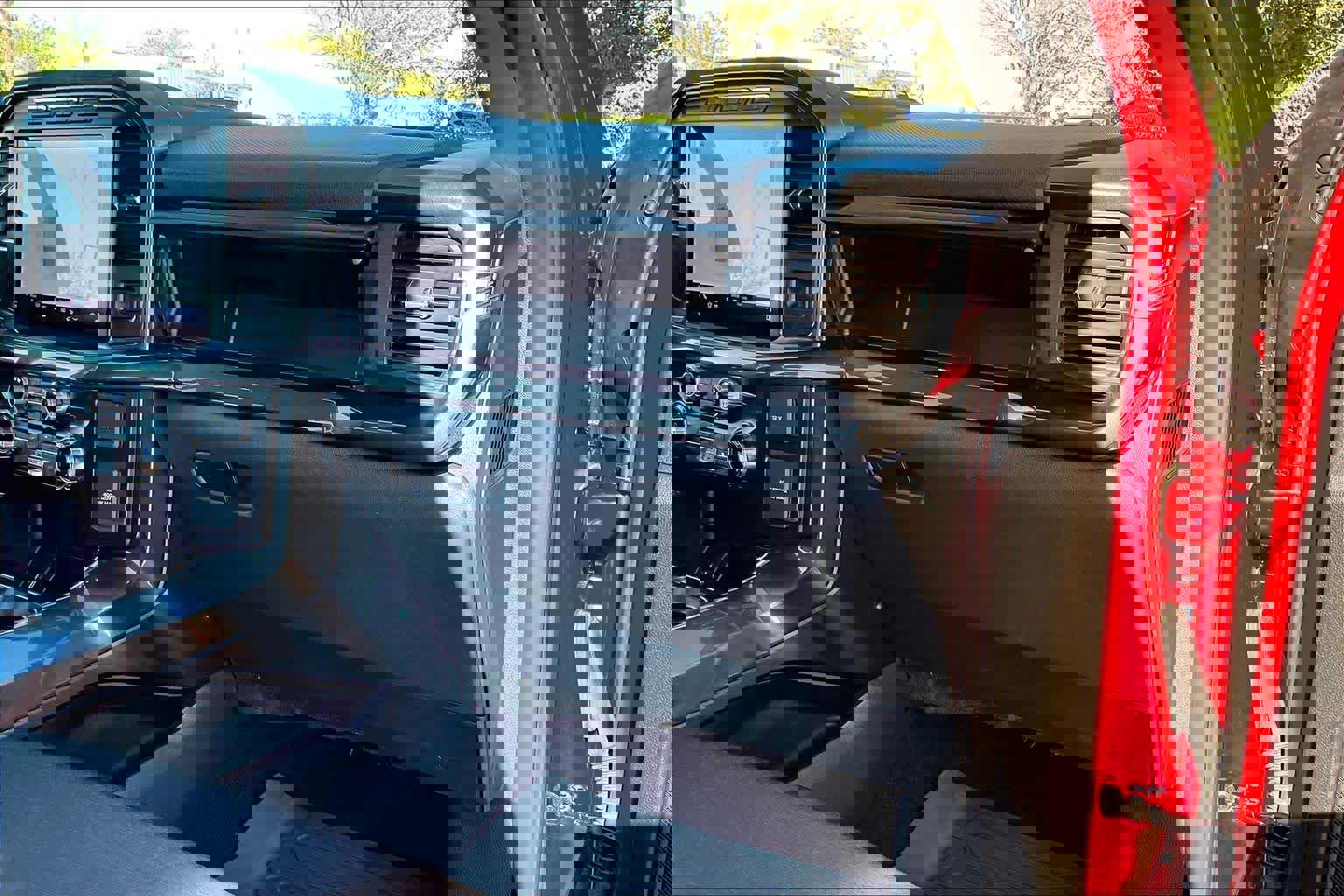 Certified 2022 Ford F150 XLT w/ Equipment Group 302A High image 19