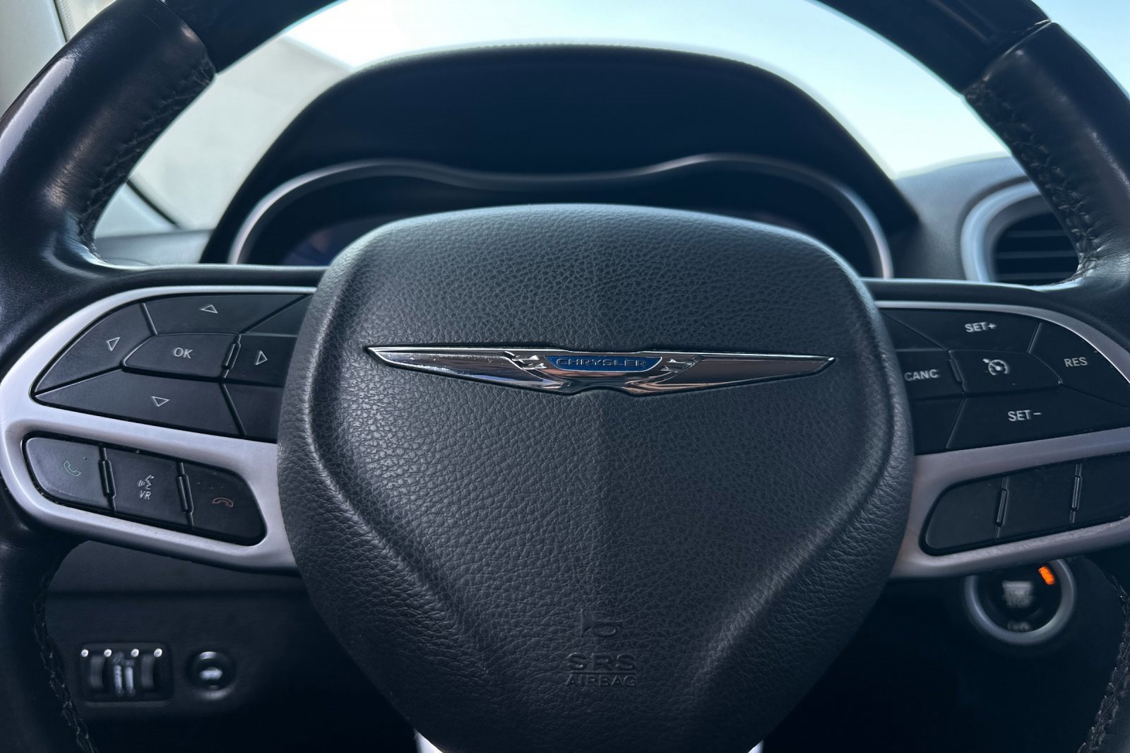 Used 2019 Chrysler 300 Limited image 24