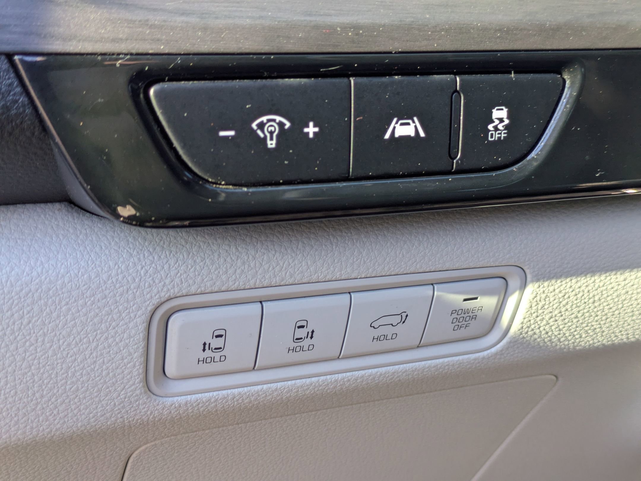 Used 2024 Kia Carnival EX image 14