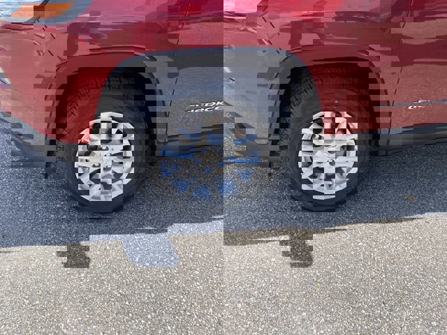 Used 2017 Jeep Cherokee Latitude w/ Safety/Convenience Group AWD/4WD image 10