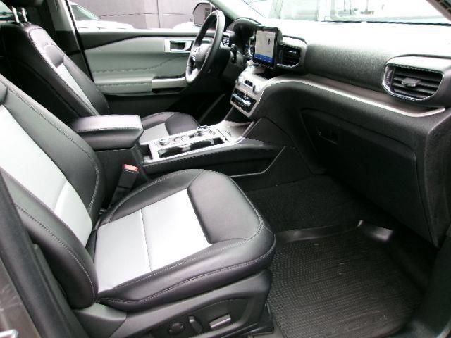 Certified 2023 Ford Explorer XLT w/ Equipment Group 202A AWD/4WD image 4