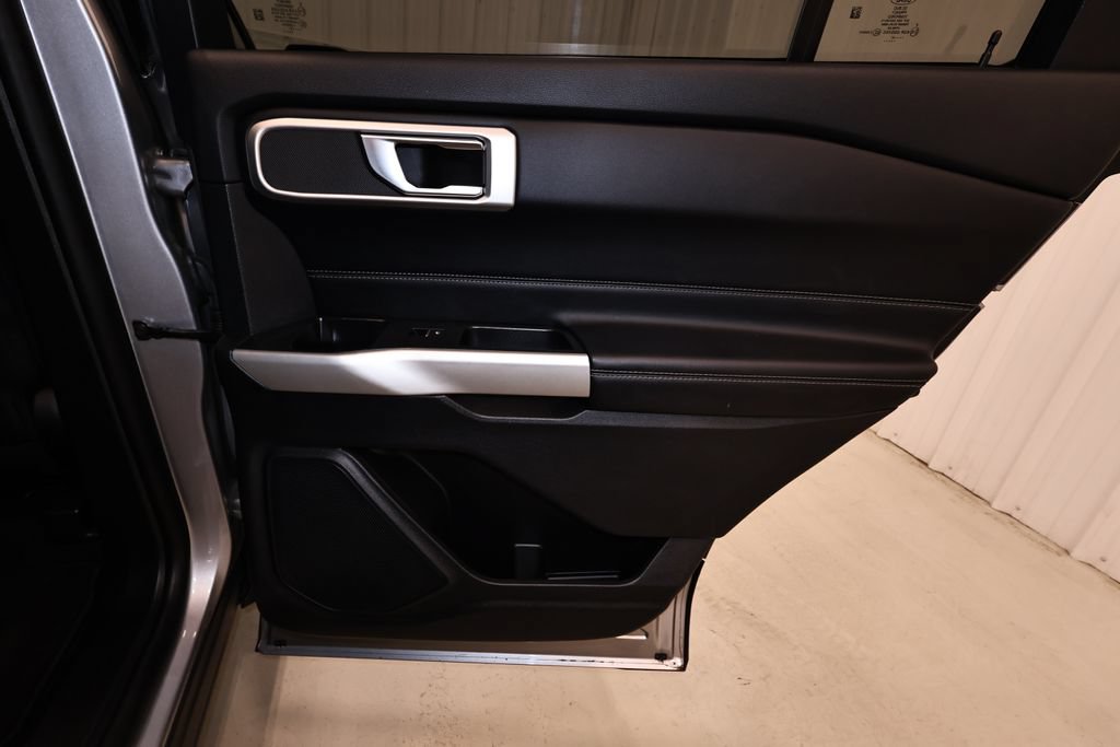 Certified 2021 Ford Explorer XLT w/ Equipment Group 202A AWD/4WD image 18