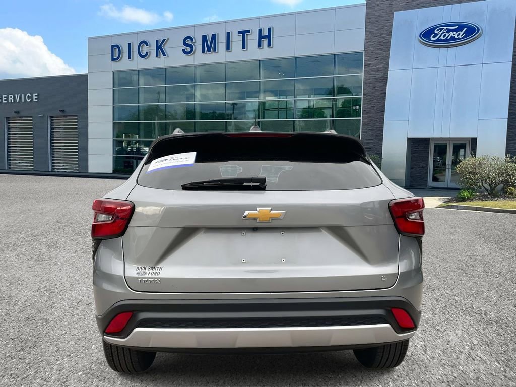 Used 2025 Chevrolet Trax LT image 3