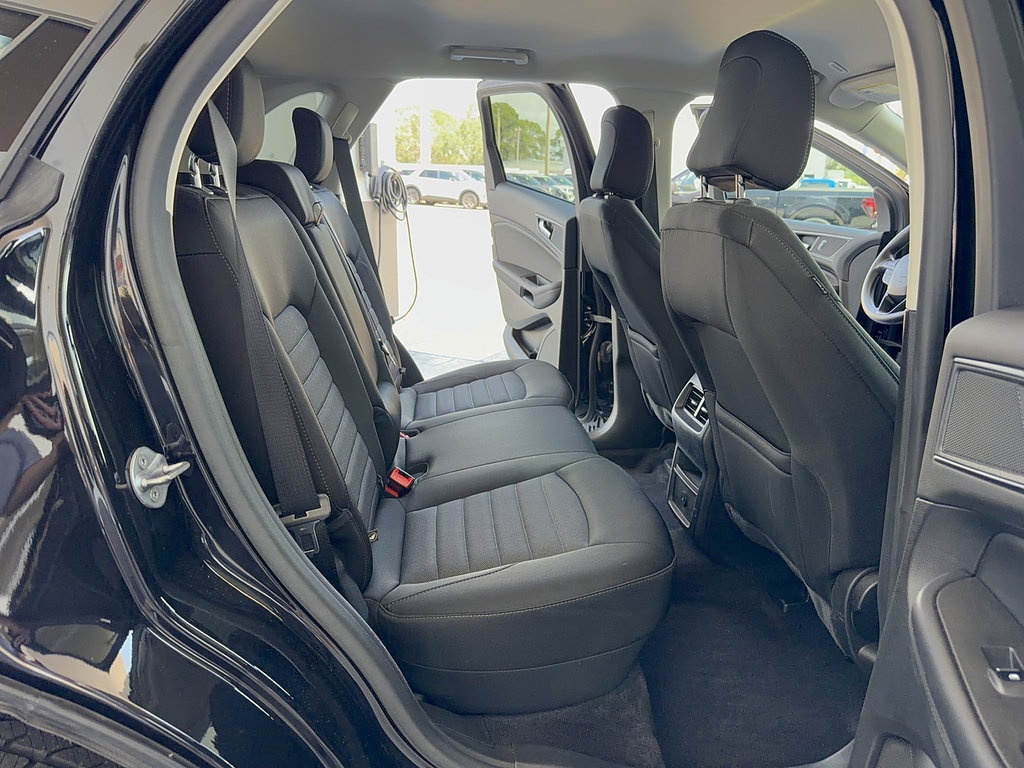 Certified 2024 Ford Edge SE w/ Black Appearance Package AWD/4WD image 15